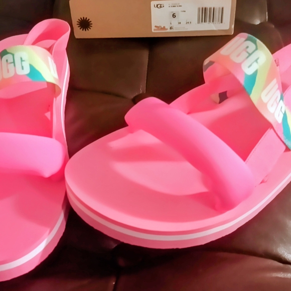 UGG Kids Pink Sandals - Picture 1 of 7